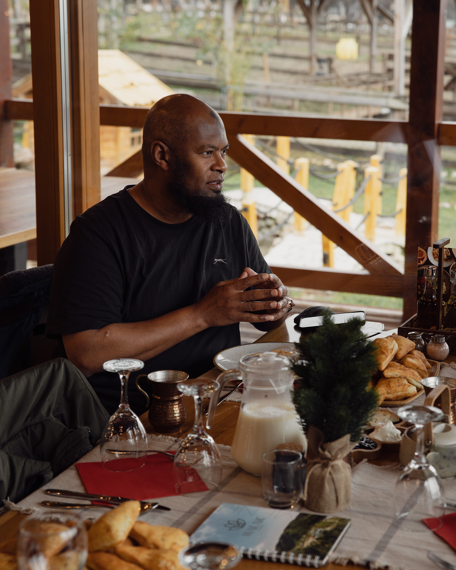 Bosnian dining & hospitality — Traditional flavours and a generous welcome around the table.